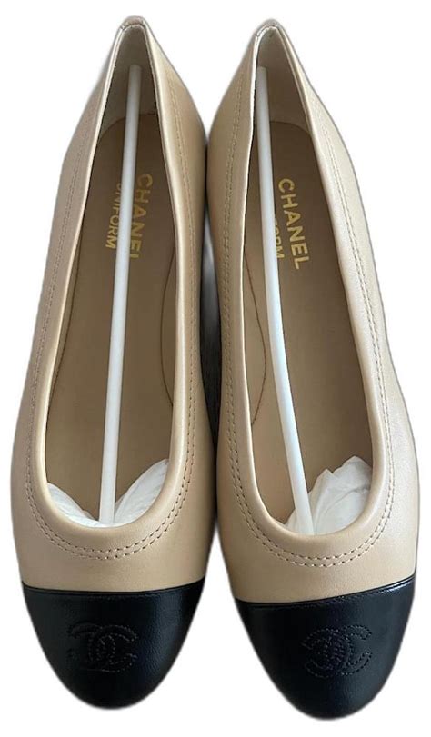 ballerine chanel beige et noire|chanel ballet shoes.